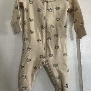Quincy Mae Cream Bear Print Footie